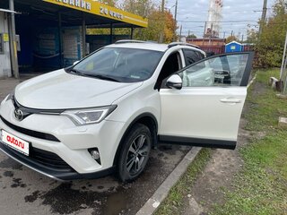 2017 Toyota RAV4 IV (XA40) Рестайлинг, белый, 2050000 рублей, вид 4