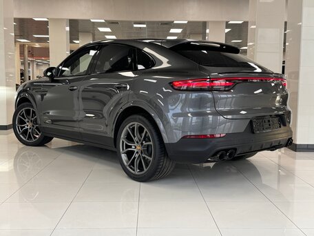 2021 Porsche Cayenne Coupé III, серый, вид 3
