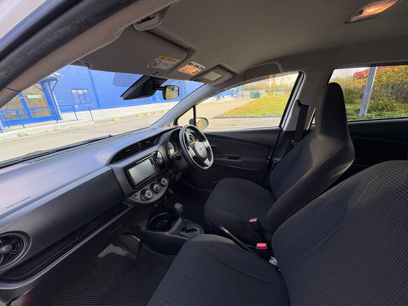 2017 Toyota Vitz III (XP130) Рестайлинг 2, белый, 880000 рублей - вид 12