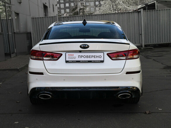 2018 Kia Optima IV Рестайлинг, белый, 1770000 рублей - вид 4