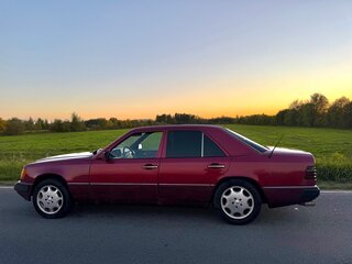 1993 Mercedes-Benz W124 300, красный, 400000 рублей, вид 4