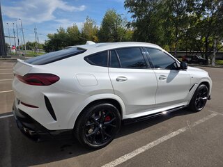2021 BMW X6 40i III (G06), белый, 7500000 рублей, вид 3