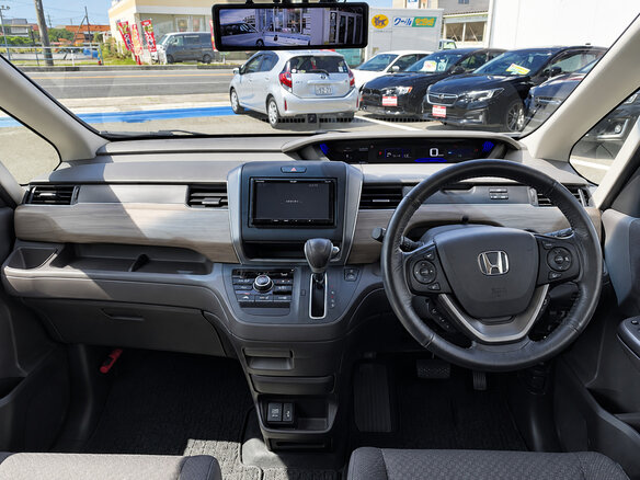 2021 Honda Freed+ II Рестайлинг, белый, 1020000 рублей - вид 7