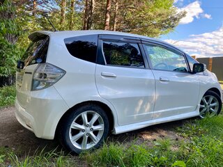 2011 Honda Fit Hybrid II, белый, 700000 рублей, вид 5