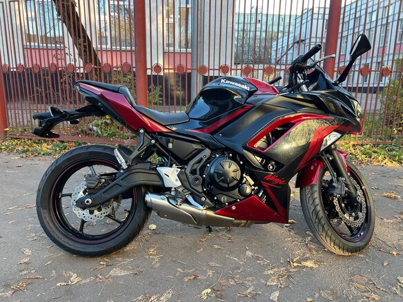2021 Kawasaki ER-6F (Ninja 650R), красный, 825000 рублей - вид 4