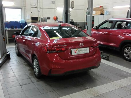 2018 Hyundai Solaris II, красный, 1250000 рублей, вид 4