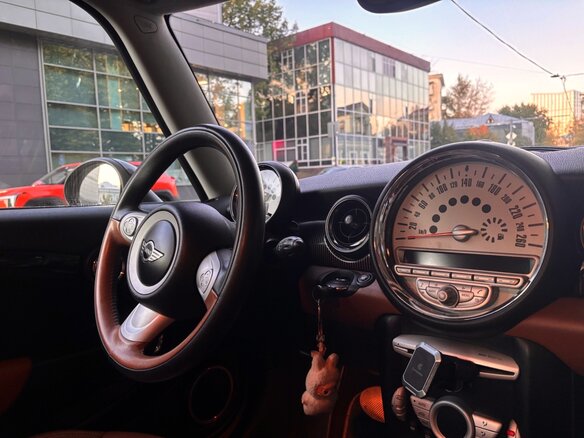 2010 Mini Hatch Cooper II (R56) Рестайлинг, коричневый, 1350000 рублей - вид 6