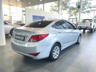 2014 Hyundai Solaris I Рестайлинг, серебристый, 1049900 рублей, вид 4