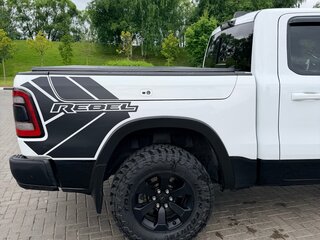 2021 Ram 1500 Quad Cab V, белый, 6000000 рублей, вид 4