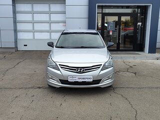 2014 Hyundai Solaris I Рестайлинг, серебристый, 909000 рублей, вид 2