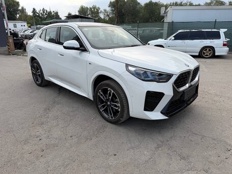 2024 BMW X2 sDrive20i II (U10), белый, 6820000 рублей, вид 1