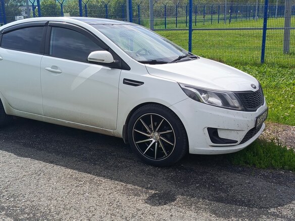 2013 Kia Rio 4-speed III, белый, 900000 рублей - вид 8