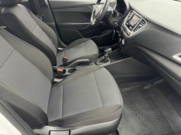 2022 Hyundai Solaris II Рестайлинг, белый, 1540000 рублей - вид 10