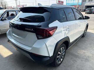 2022 Toyota Yaris IV, белый, 1440000 рублей, вид 5
