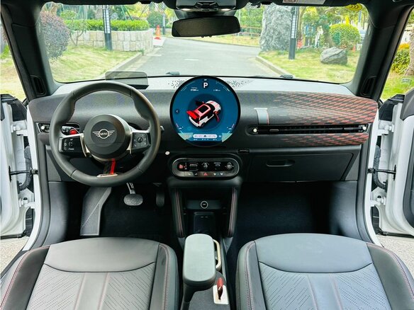 2025 Mini Hatch JCW Electric IV (F65/F66/J01), белый, 6390000 рублей - вид 10