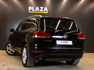 2013 Volkswagen Touareg II, чёрный, 2399000 рублей, вид 3