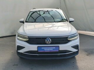 2021 Volkswagen Tiguan II Рестайлинг, белый, 1900000 рублей, вид 3