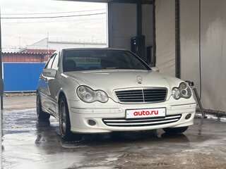 2005 Mercedes-Benz C-Класс 180 II (W203) Рестайлинг, белый, 700000 рублей, вид 2
