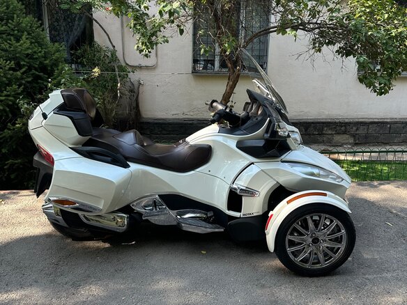 2013 BRP Can-Am Spyder, белый, 1650000 рублей