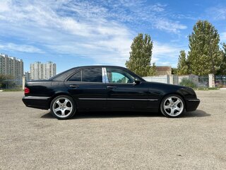 2001 Mercedes-Benz E-Класс 280 II (W210, S210) Рестайлинг, чёрный, 1050000 рублей, вид 4