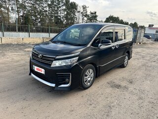 2016 Toyota Voxy III (R80), чёрный, 1740000 рублей, вид 1