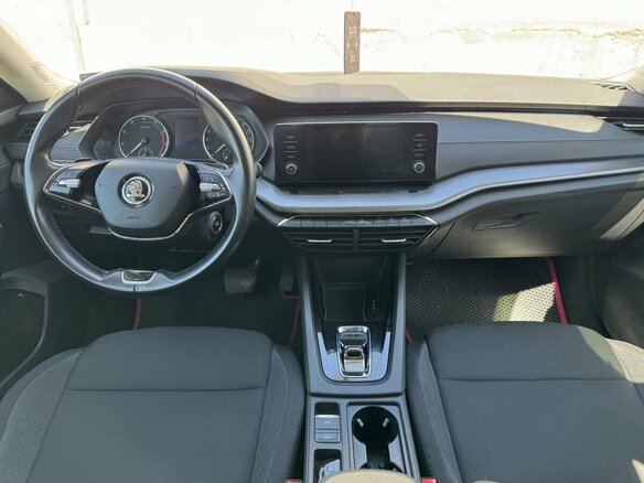 2021 Skoda Octavia IV (A8), белый, 1800000 рублей - вид 4