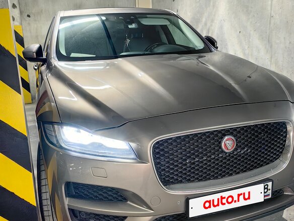 2016 Jaguar F-Pace I, серый, 2300000 рублей - вид 3