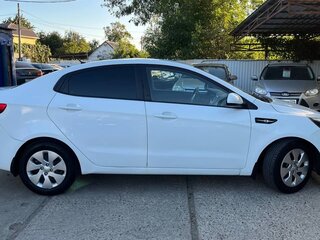 2016 Kia Rio III Рестайлинг, белый, 1050000 рублей, вид 5