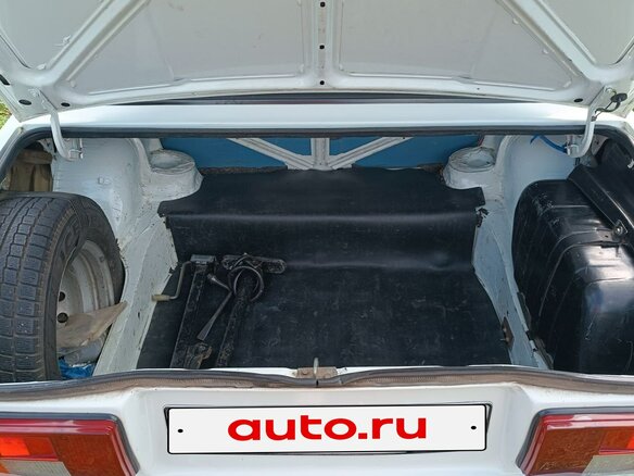 1997 Lada (ВАЗ) 2105, белый, 350000 рублей - вид 2