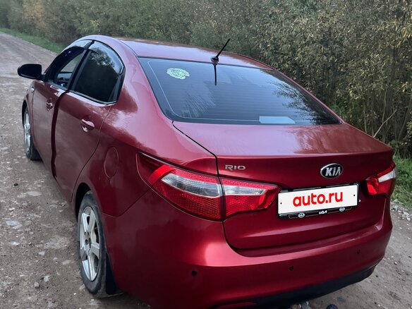 2013 Kia Rio III, красный, 550000 рублей