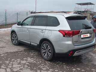 2019 Mitsubishi Outlander III Рестайлинг 3, серый, 2200000 рублей, вид 5