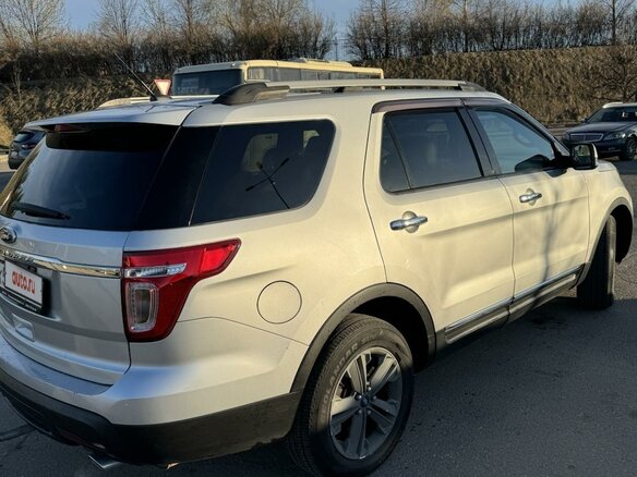 2013 Ford Explorer V, серебристый, 1650000 рублей - вид 4