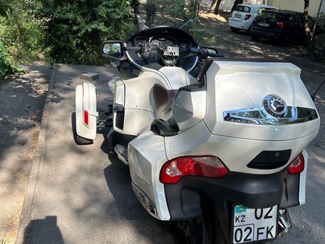 2013 BRP Can-Am Spyder, белый, 1650000 рублей, вид 2
