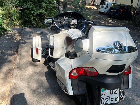2013 BRP Can-Am Spyder, белый, 1650000 рублей - вид 1