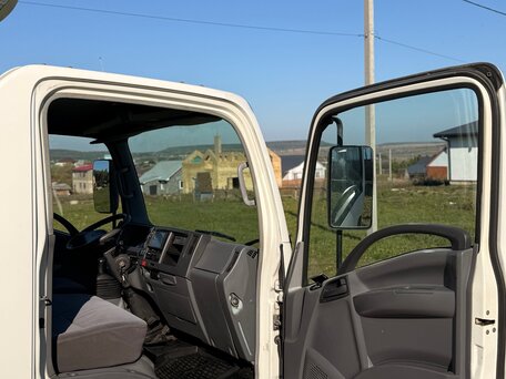 2010 Isuzu Elf (N-series), белый, 720000 рублей, вид 2