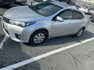 2013 Toyota Corolla XI (E160, E170, E180), серебристый, 900000 рублей, вид 1