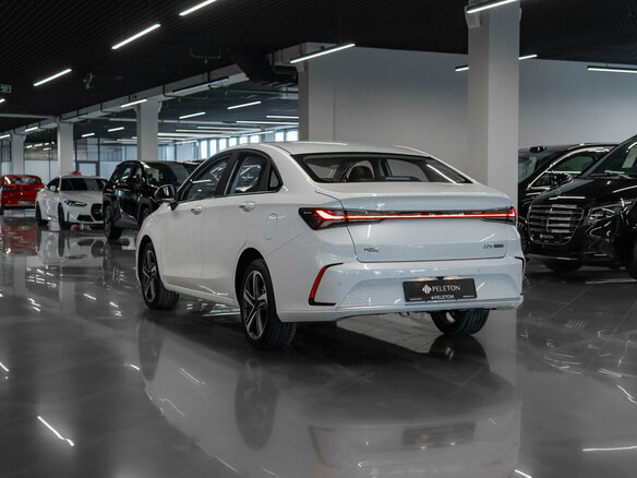 2025 BAIC U5 Plus, белый, 2480000 рублей - вид 3