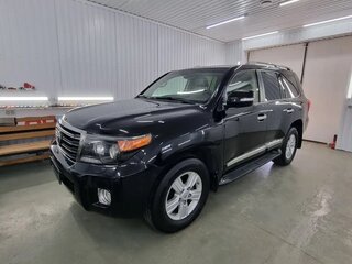 2015 Toyota Land Cruiser 200 Series Рестайлинг 1, чёрный, 6500000 рублей, вид 1