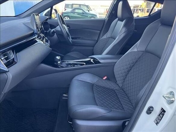 2019 Toyota C-HR I Рестайлинг, белый, 1370001 рублей - вид 18