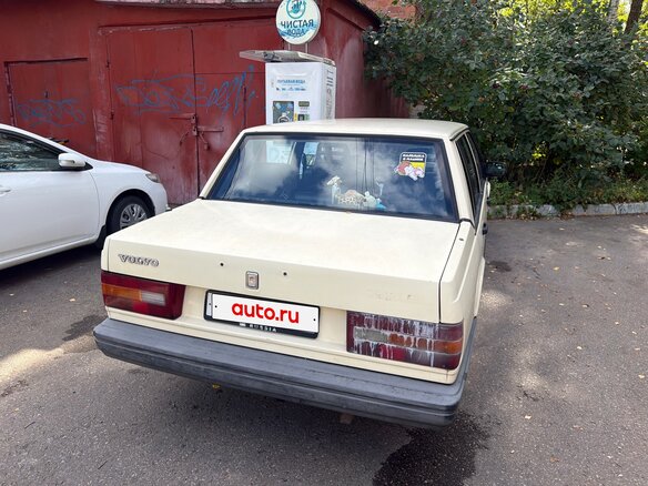 1990 Volvo 740, бежевый - вид 3