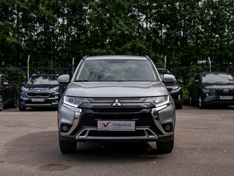 2022 Mitsubishi Outlander III Рестайлинг 3, серый, 2369000 рублей, вид 3
