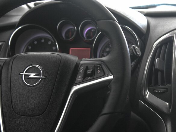 2012 Opel Astra J, красный - вид 16