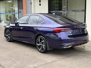2023 Skoda Octavia IV (A8), фиолетовый, 2100100 рублей, вид 4