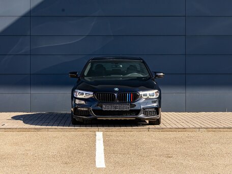 2018 BMW 5 серии 520d xDrive VII (G30/G31/G38), чёрный, 2695000 рублей, вид 2