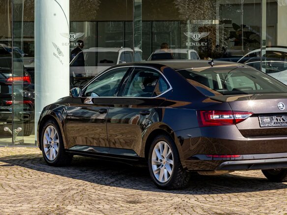 2018 Skoda Superb III, коричневый - вид 7