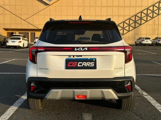 2023 Kia Seltos I Рестайлинг, белый, 1950000 рублей, вид 5