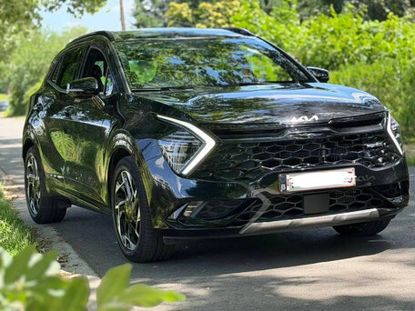 2024 Kia Sportage SWB V, чёрный, 3440000 рублей, вид 3