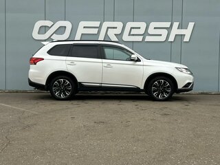 2022 Mitsubishi Outlander III Рестайлинг 3, белый, 2450000 рублей, вид 5