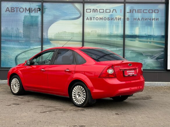 2010 Ford Focus II Рестайлинг, красный, 460000 рублей - вид 6