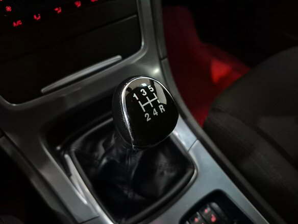 2012 Ford Mondeo IV Рестайлинг, белый, 700000 рублей - вид 18